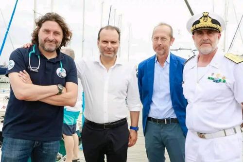conSLAncio, ASL Bari, Capitaneria di Porto, Ass.ni Auxilium e A Vele Spiegate uniti per il progetto di far veleggiare i pazienti di SLA.